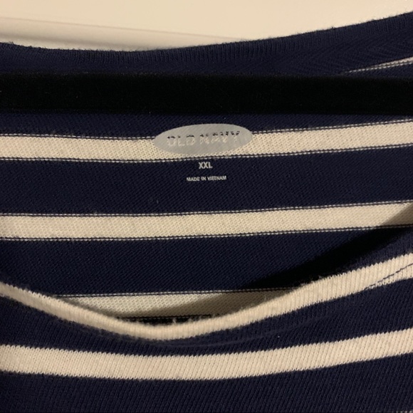Old Navy Wide Neck tee - Picture 2 of 2